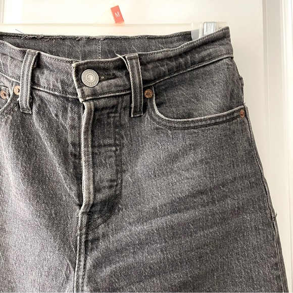 Levi’s Straight Leg Jeans - Picture 3 of 9